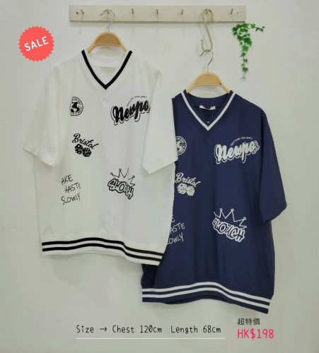 日本印花小章圖案 x 雙配色設計感V領Top